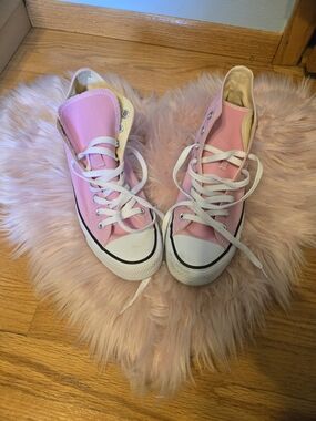 Converse Hi-tops, Pink